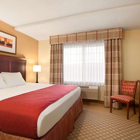 Portage Inn & Suites カラマズー エクステリア 写真