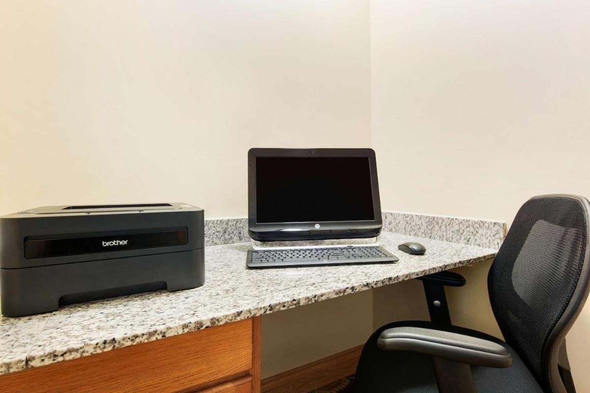 Portage Inn & Suites カラマズー エクステリア 写真
